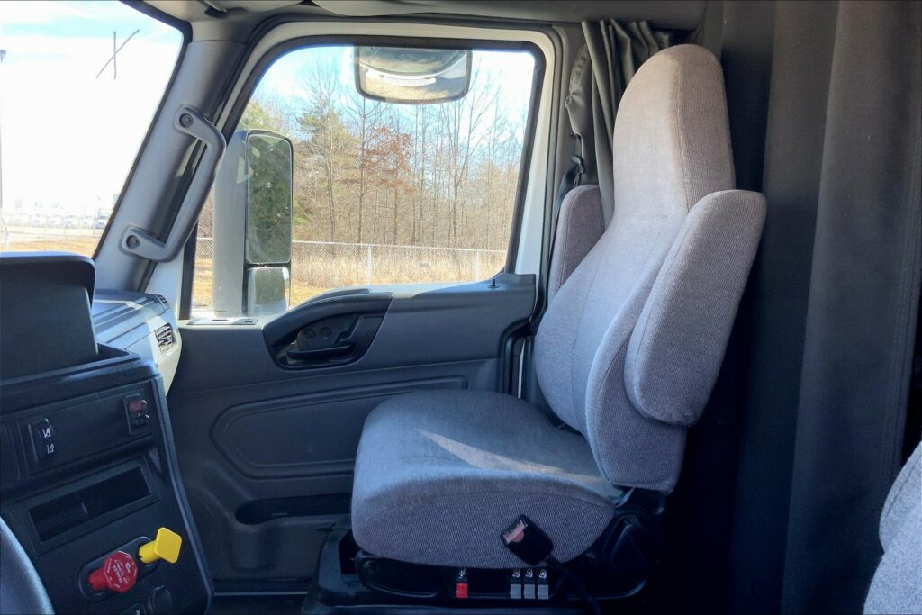 2021 CUM LT625 6×4 Sleeper