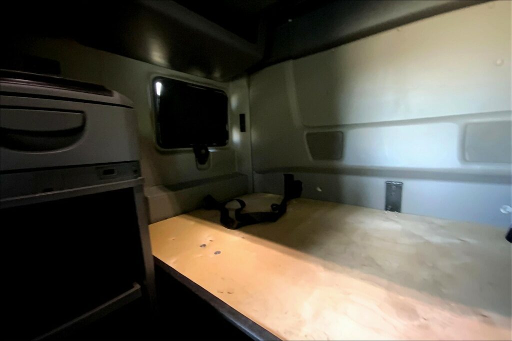 2021 CUM LT625 6×4 Sleeper