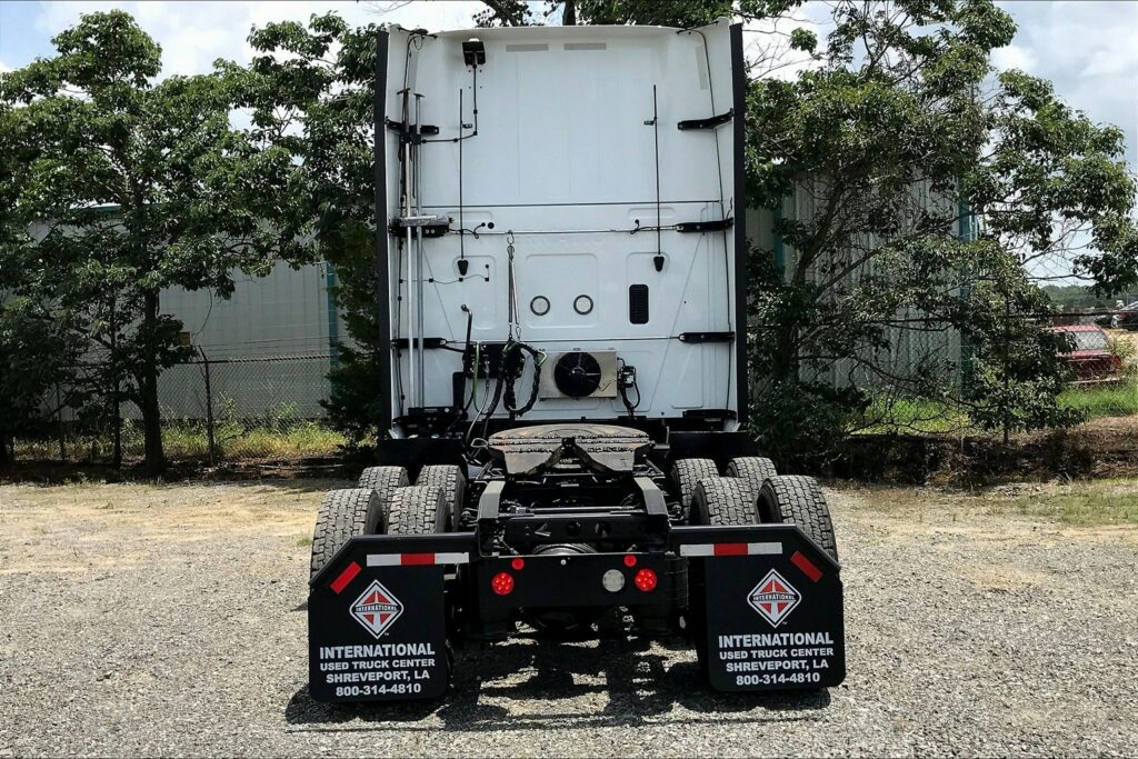 2021 CUM LT625 6×4 Sleeper