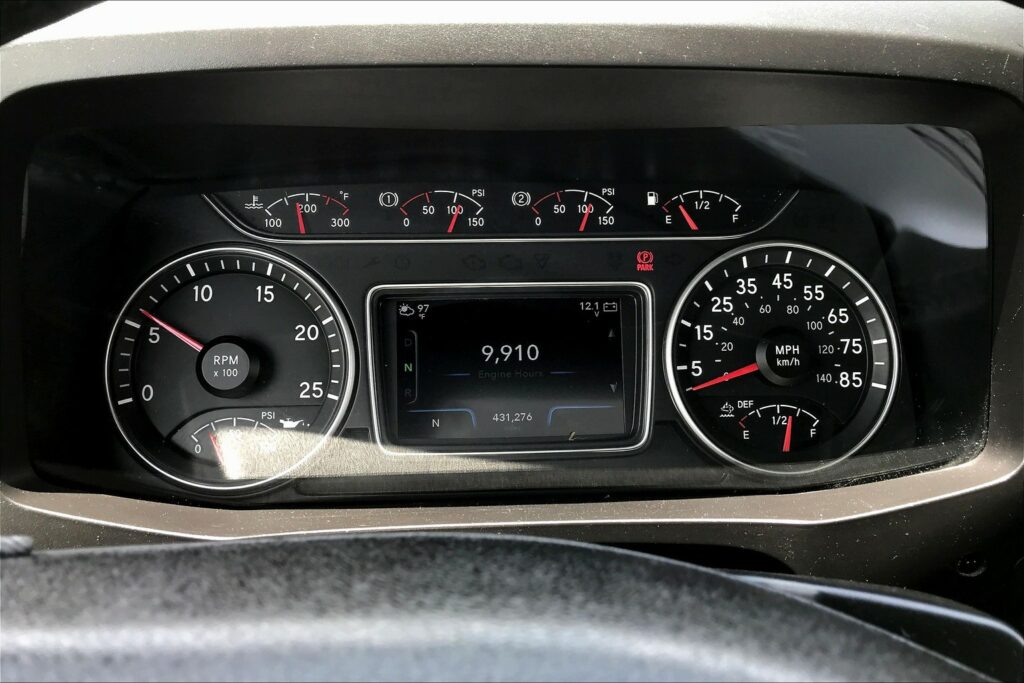 2021 CUM LT625 6×4 Sleeper