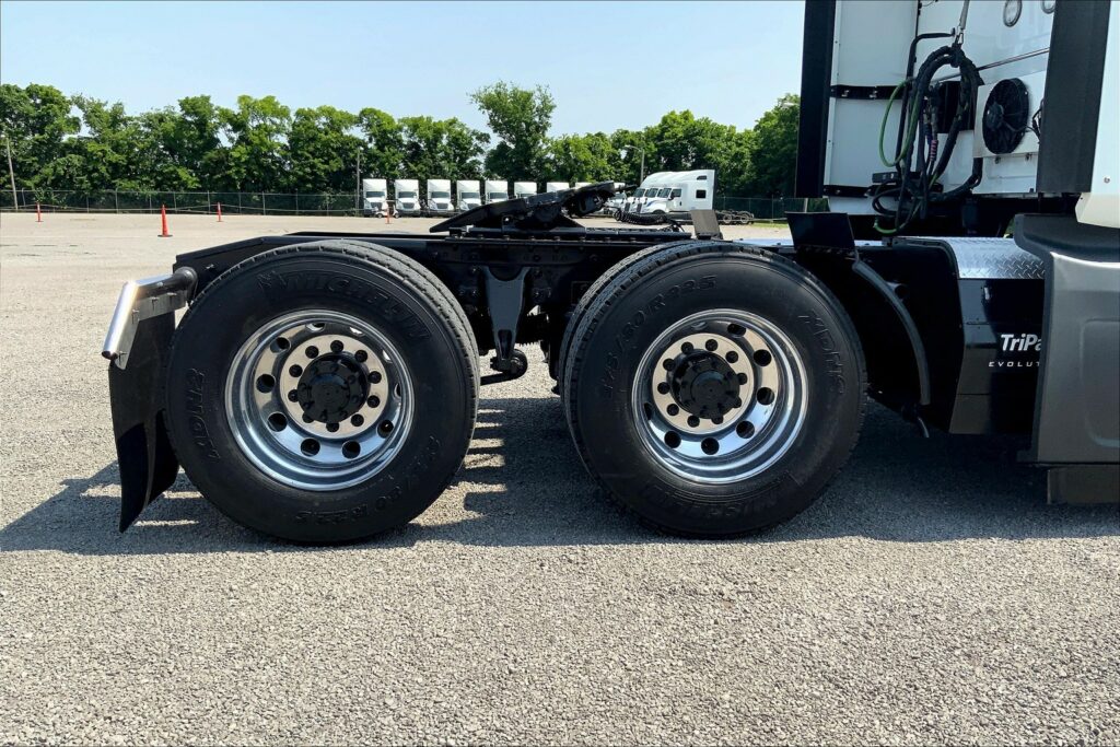 2021 CUM LT625 6×4 Sleeper