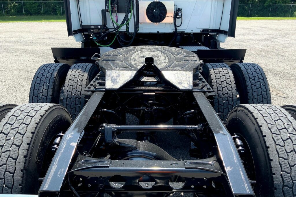 2021 CUM LT625 6×4 Sleeper