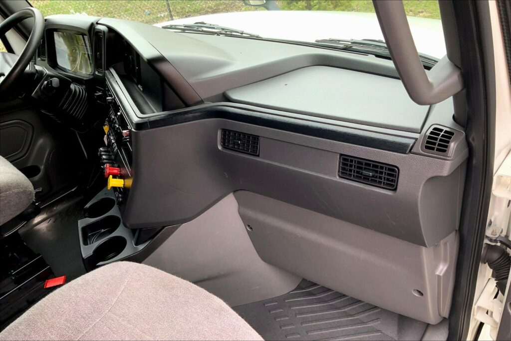 2022 CUM LT625 6×4 Sleeper