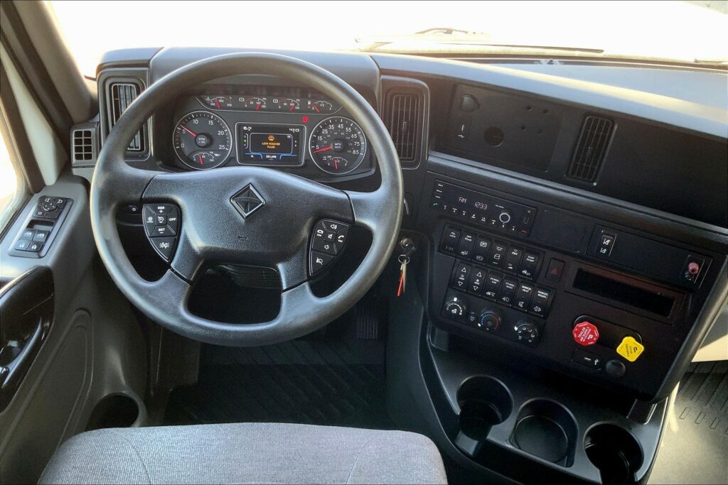 2022 CUM LT625 6×4 Sleeper