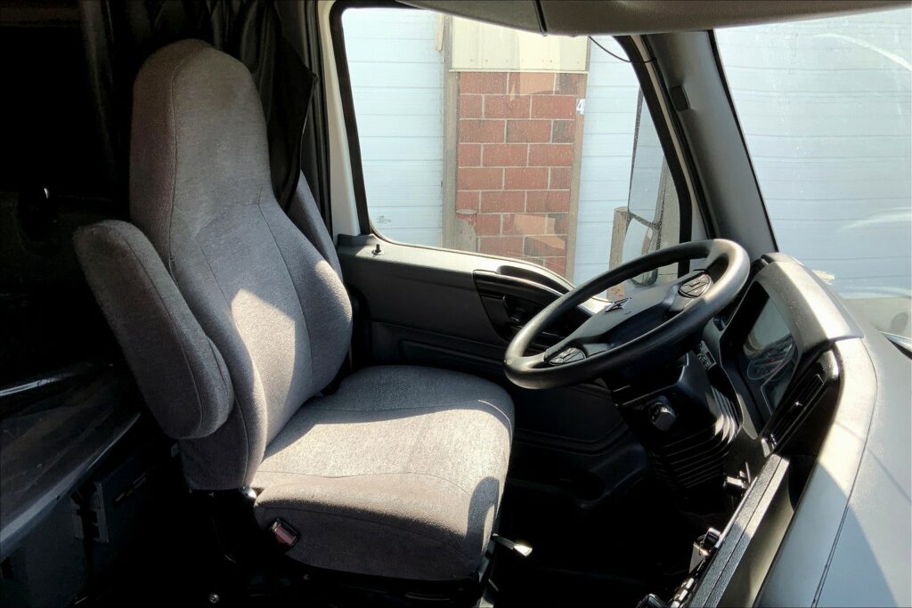 2022 CUM LT625 6×4 Sleeper