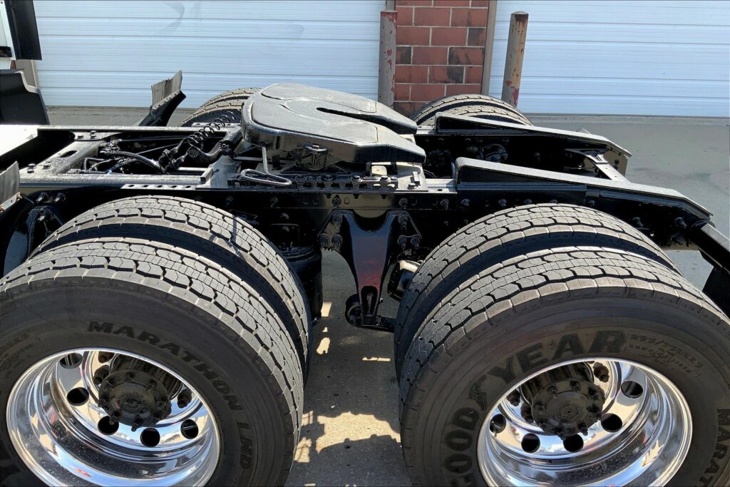 2022 CUM LT625 6×4 Sleeper