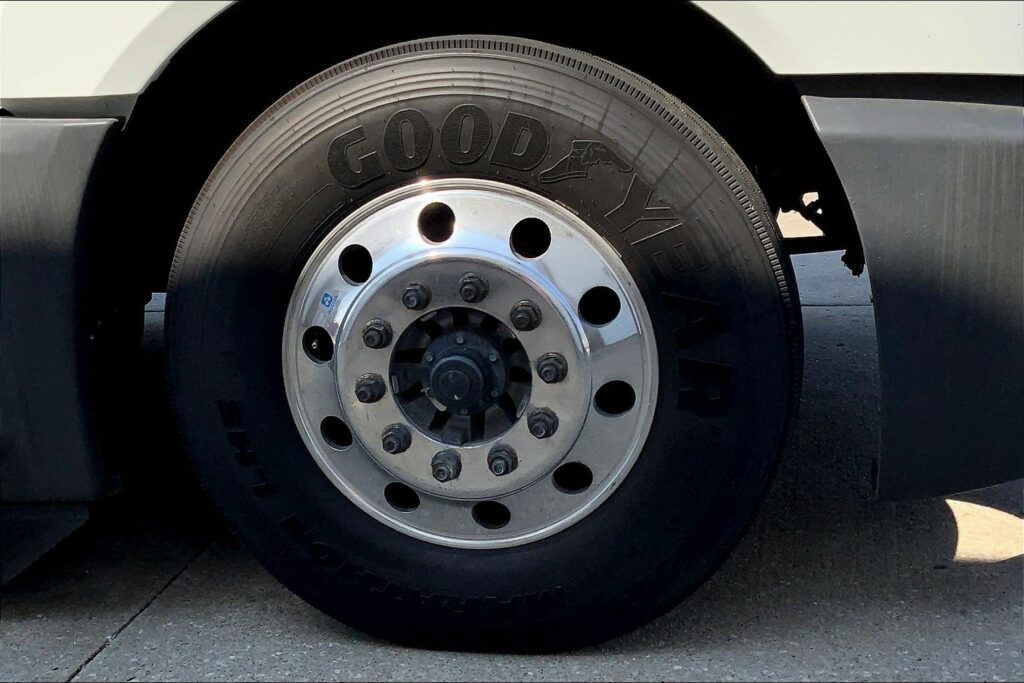 2022 CUM LT625 6×4 Sleeper