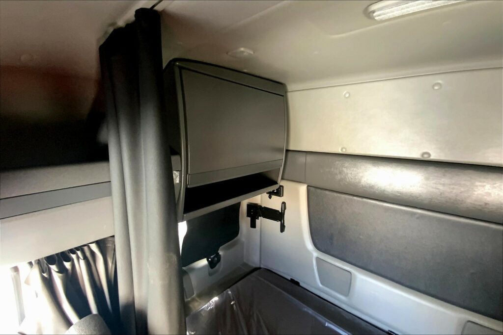 2022 CUM LT625 6×4 Sleeper