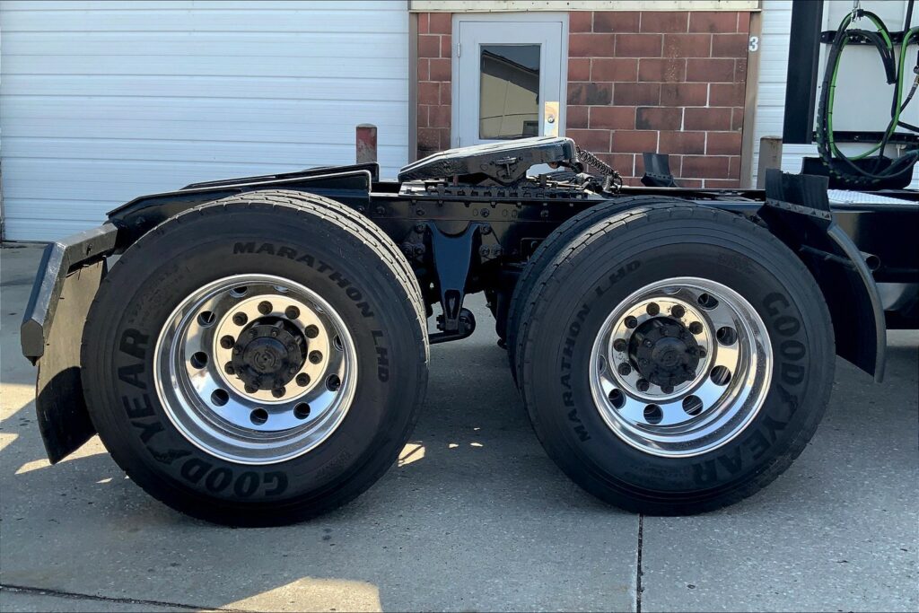 2022 CUM LT625 6×4 Sleeper