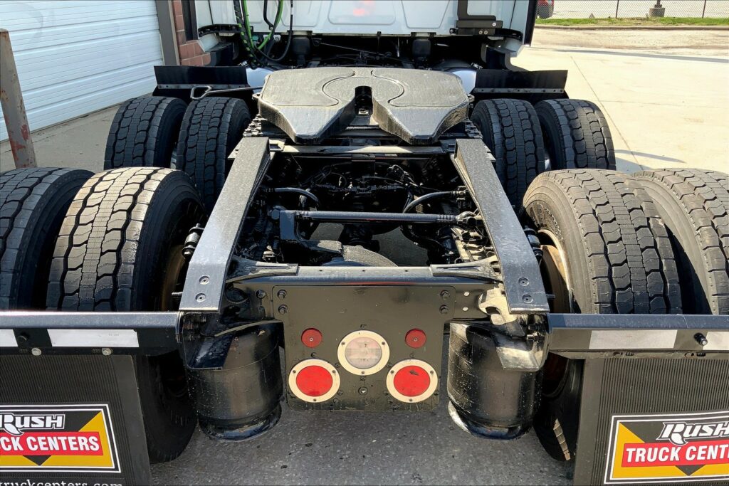 2022 CUM LT625 6×4 Sleeper