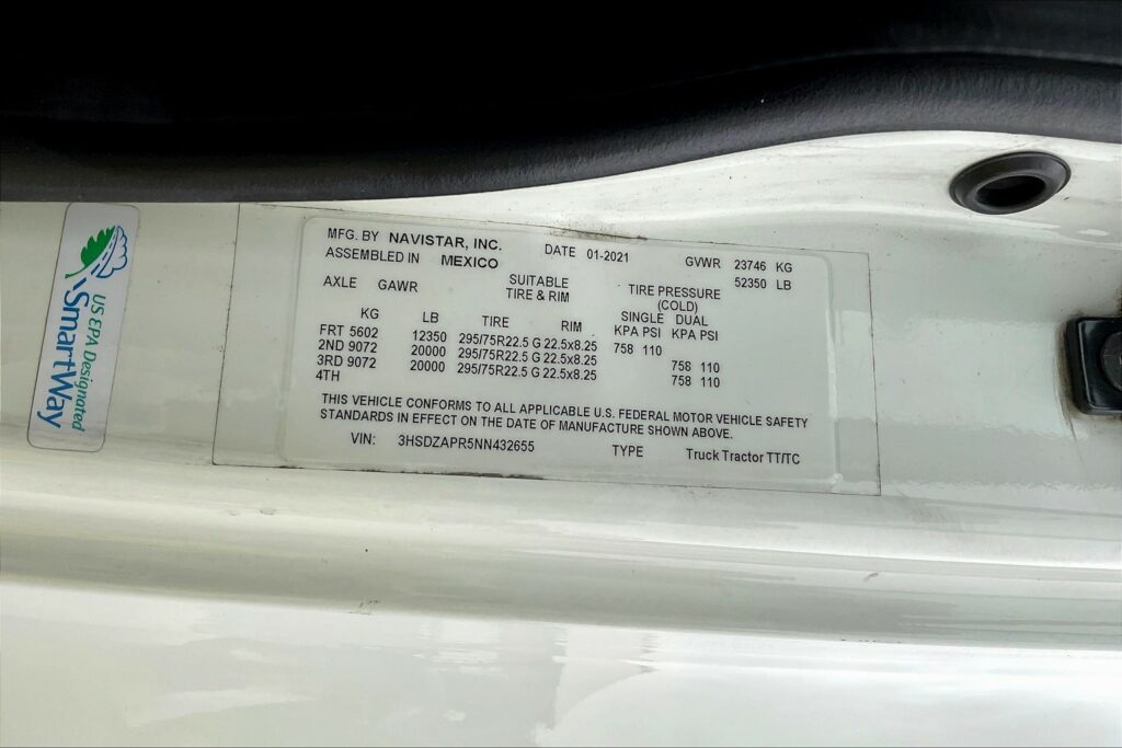 2022 CUM LT625 6×4 Sleeper