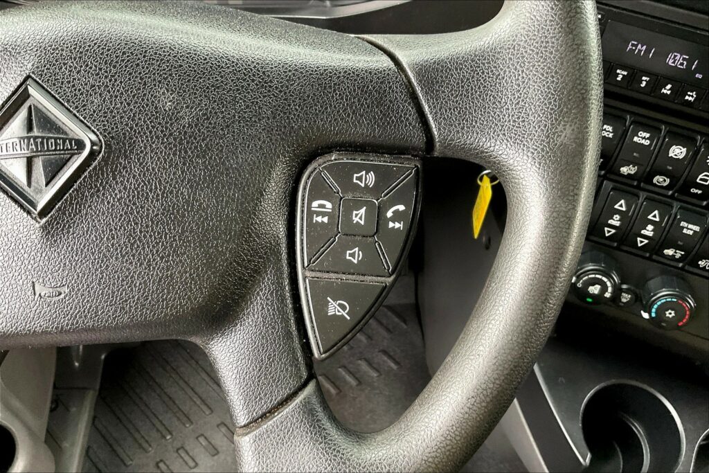 2022 CUM LT625 6×4 Sleeper