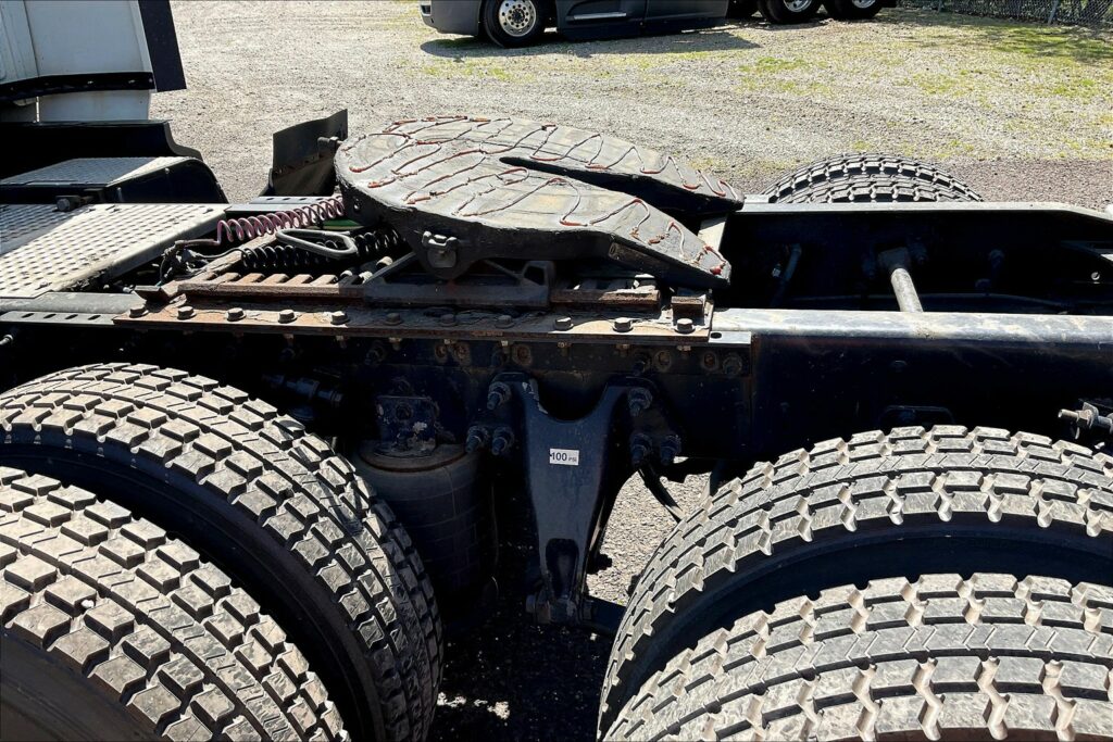 2021 CUM LT625 6×4 Sleeper