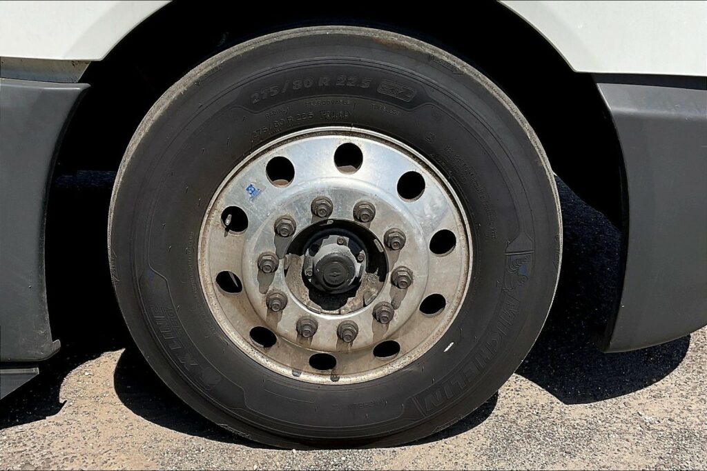 2021 CUM LT625 6×4 Sleeper