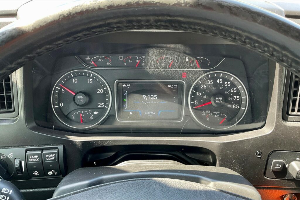 2021 CUM LT625 6×4 Sleeper