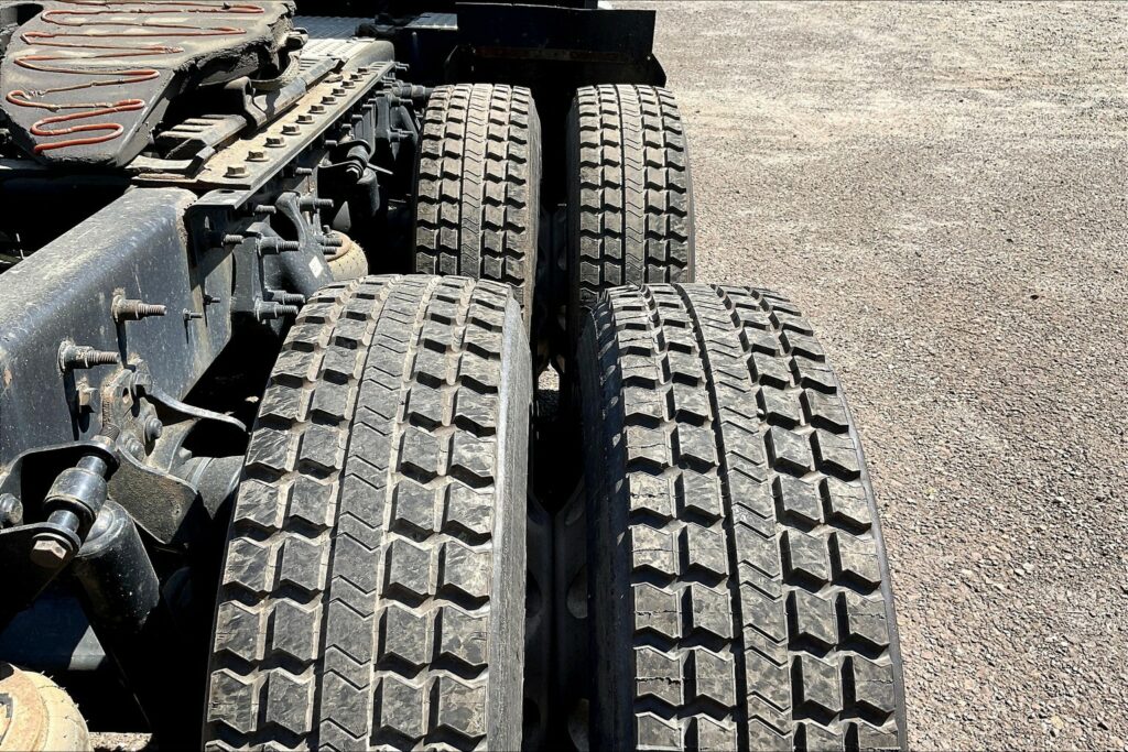 2021 CUM LT625 6×4 Sleeper