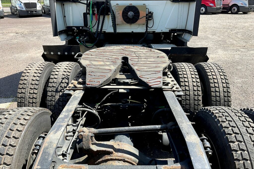 2021 CUM LT625 6×4 Sleeper