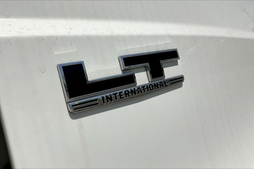 2021 CUM LT625 6×4 Sleeper