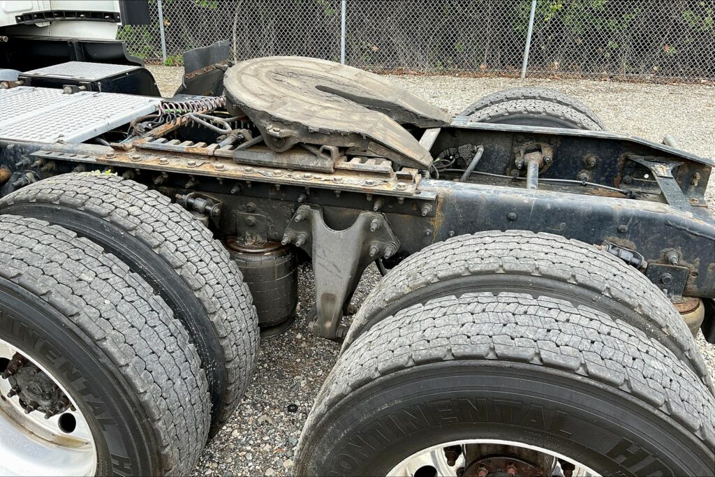 2021 CUM LT625 6×4 Sleeper