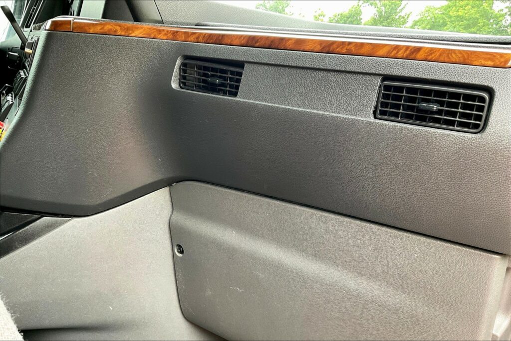 2021 CUM LT625 6×4 Sleeper