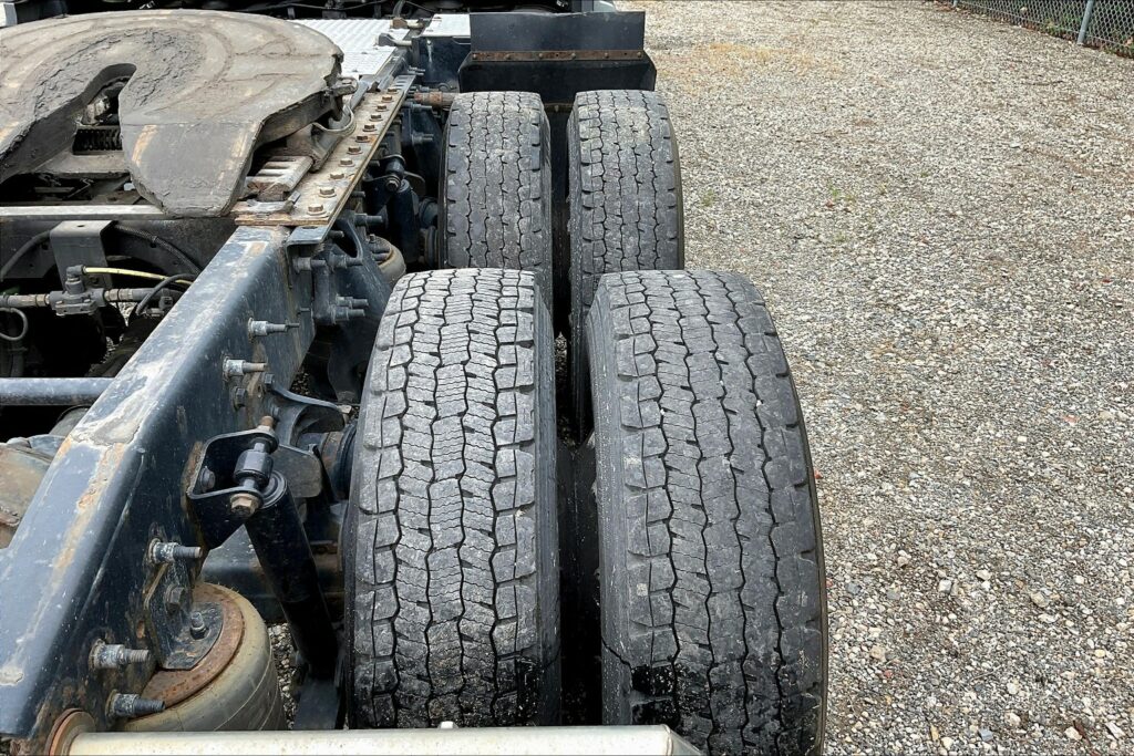 2021 CUM LT625 6×4 Sleeper