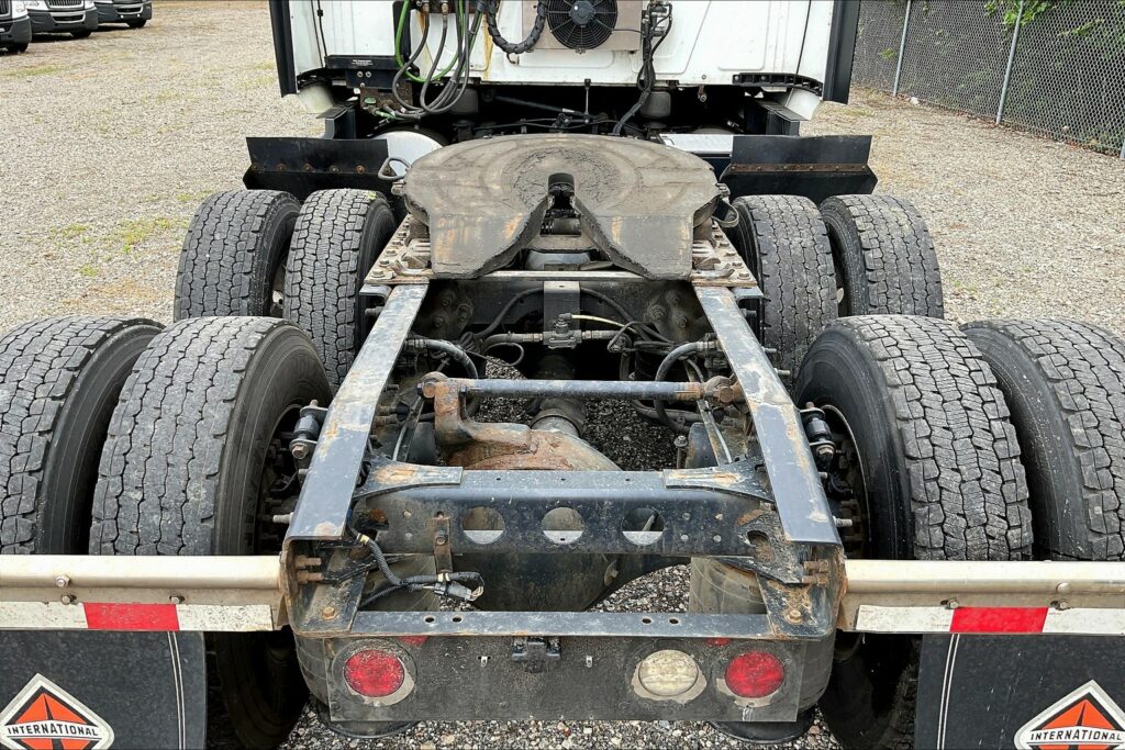 2021 CUM LT625 6×4 Sleeper