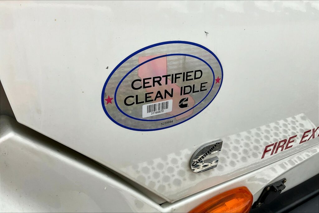 2021 CUM LT625 6×4 Sleeper