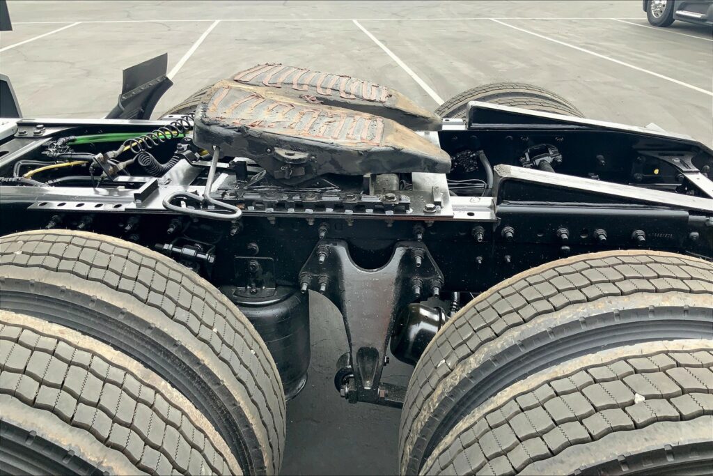 2022 CUM LT625 6×4 Sleeper