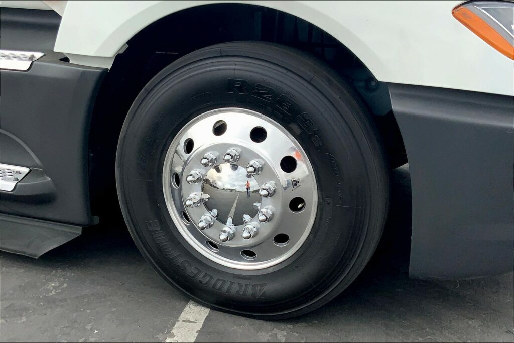 2022 CUM LT625 6×4 Sleeper