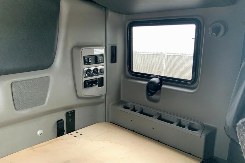 2022 CUM LT625 6×4 Sleeper