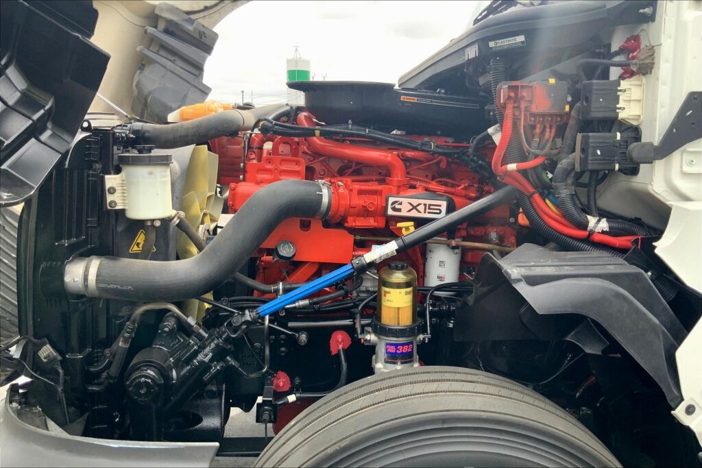 2022 CUM LT625 6×4 Sleeper