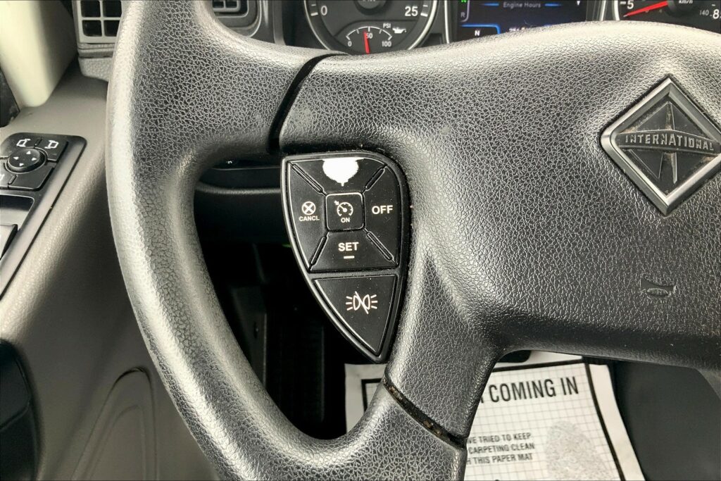 2022 CUM LT625 6×4 Sleeper