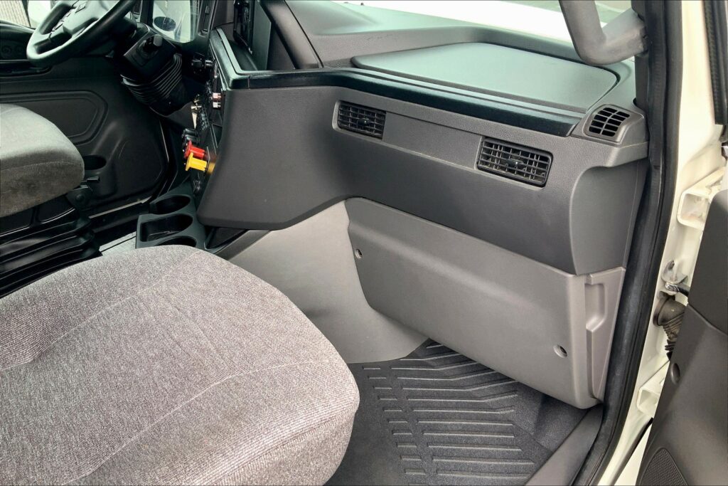 2022 CUM LT625 6×4 Sleeper