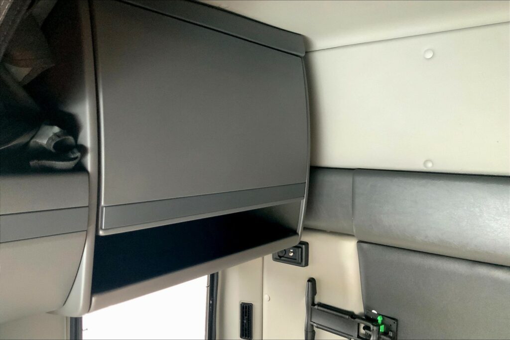 2022 CUM LT625 6×4 Sleeper