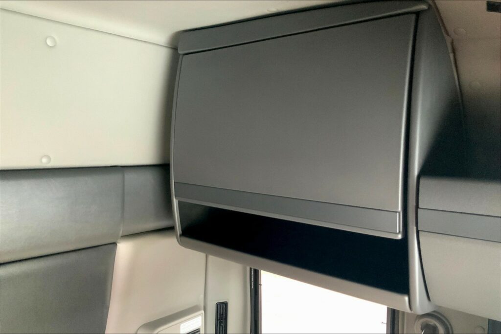 2022 CUM LT625 6×4 Sleeper