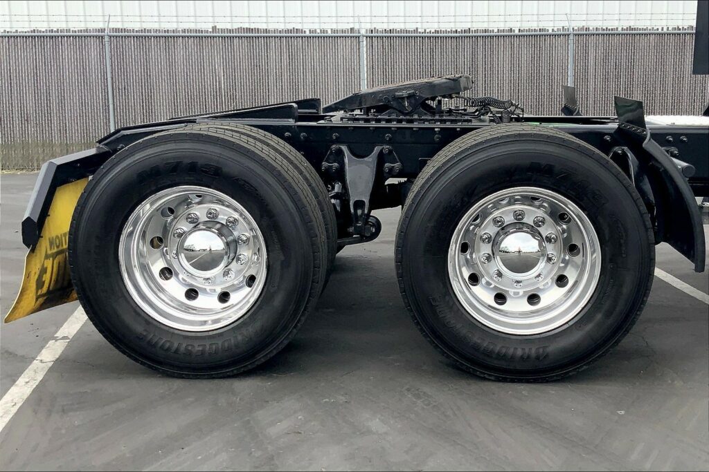 2022 CUM LT625 6×4 Sleeper