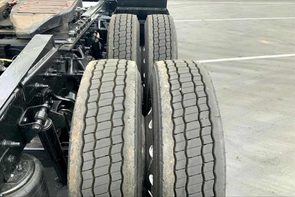 2022 CUM LT625 6×4 Sleeper