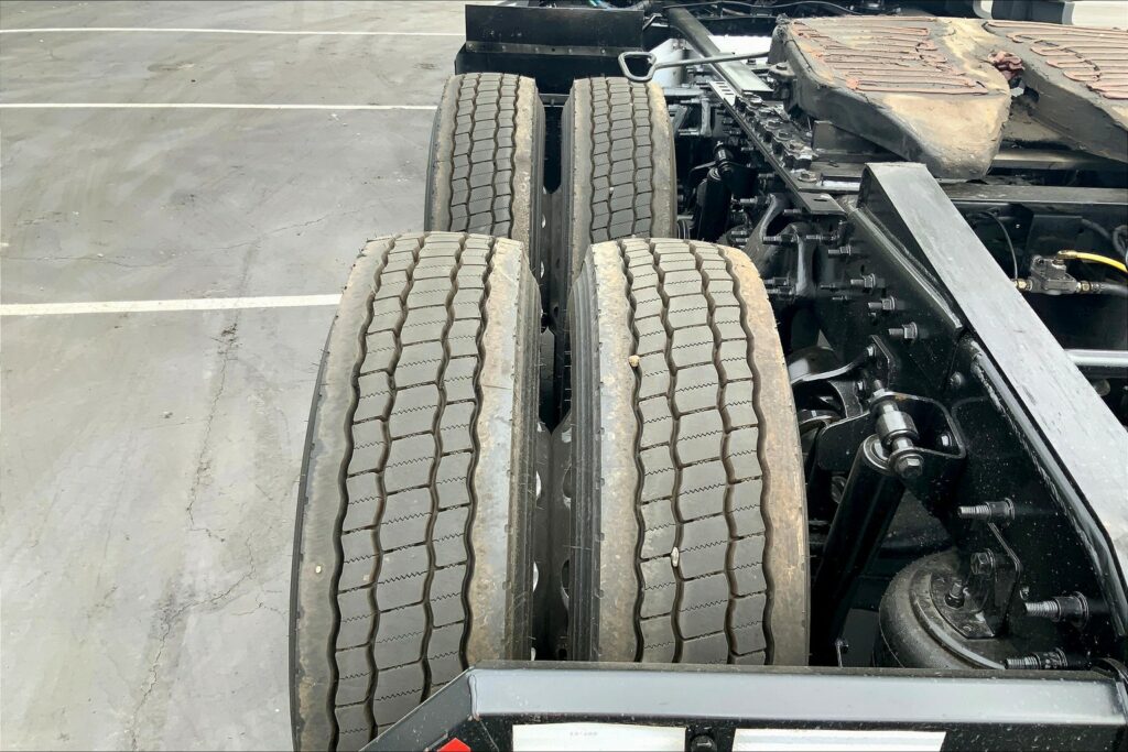 2022 CUM LT625 6×4 Sleeper