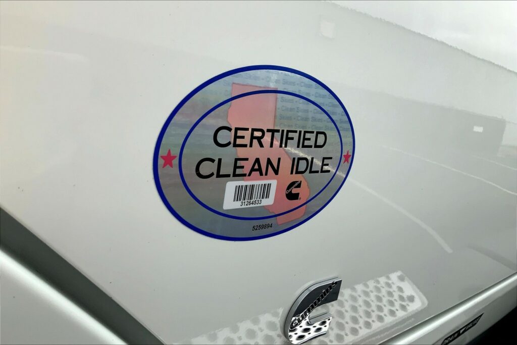 2022 CUM LT625 6×4 Sleeper