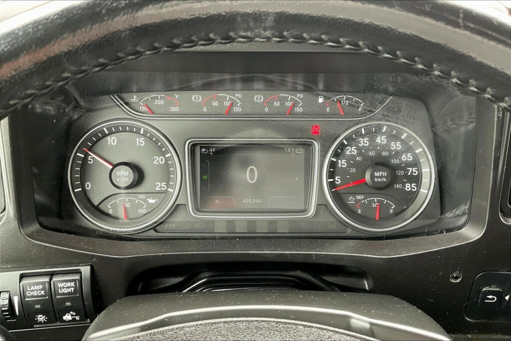 2021 CUM LT625 6×4 Sleeper