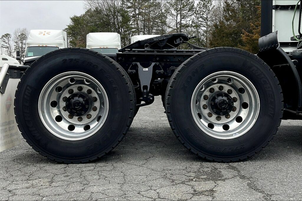 2021 CUM LT625 6×4 Sleeper