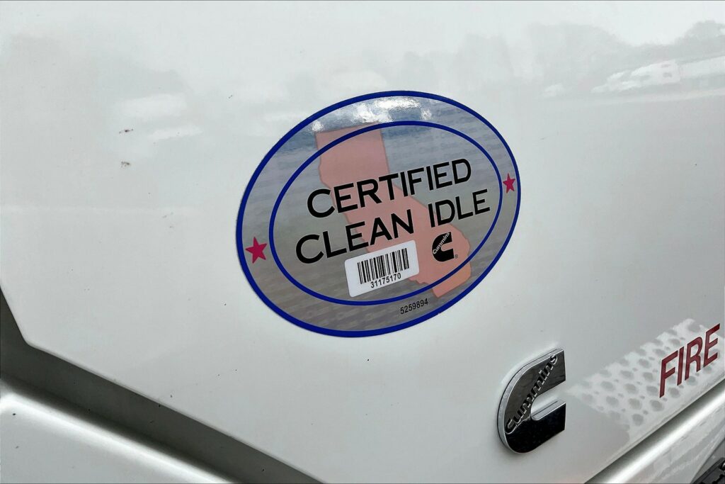 2021 CUM LT625 6×4 Sleeper