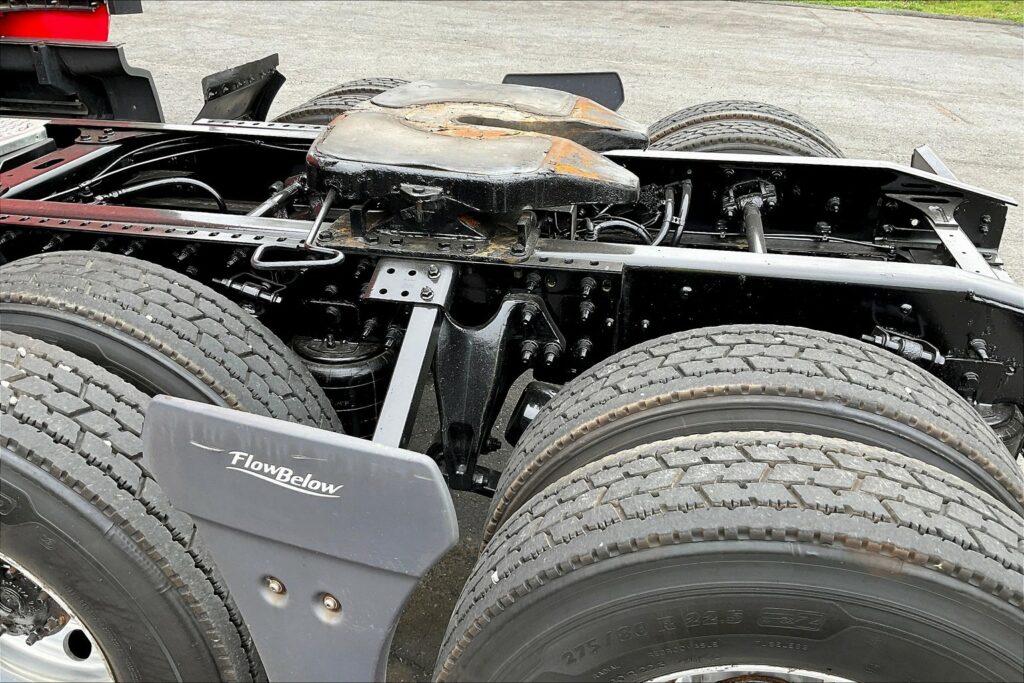 2021 CUM LT625 6×4 Sleeper