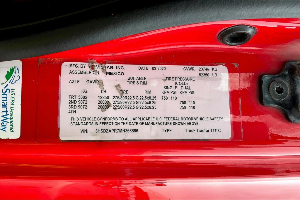 2021 CUM LT625 6×4 Sleeper