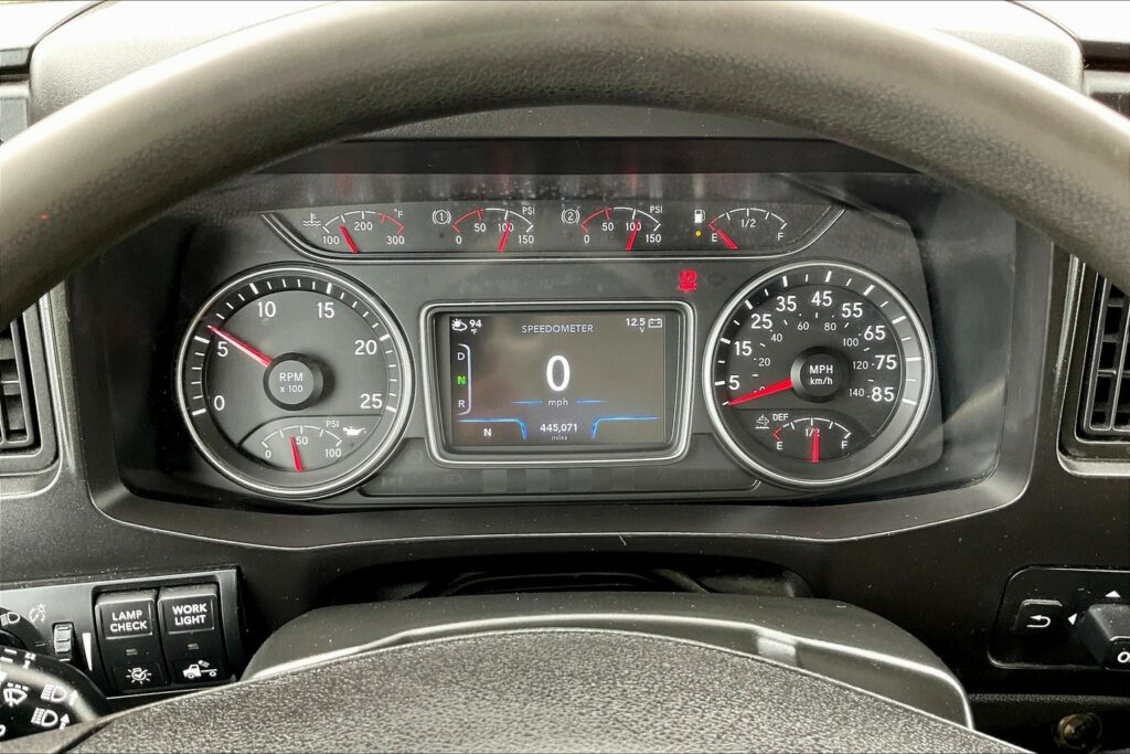 2021 CUM LT625 6×4 Sleeper