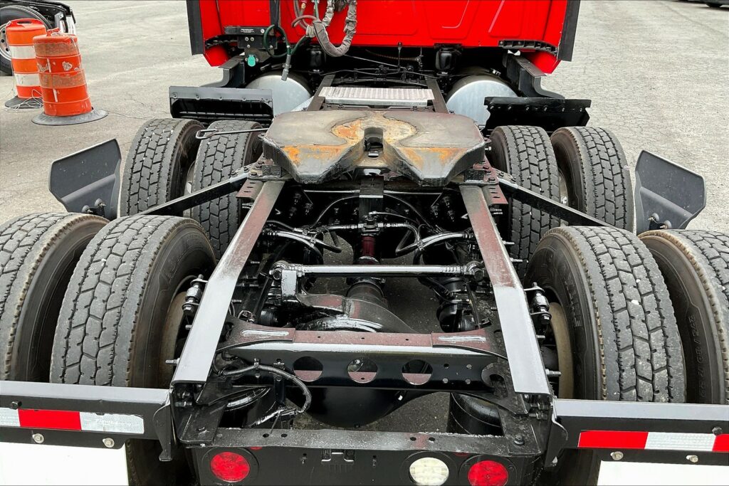 2021 CUM LT625 6×4 Sleeper