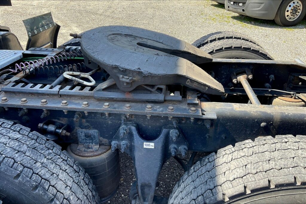 2021 CUM LT625 6×4 Sleeper