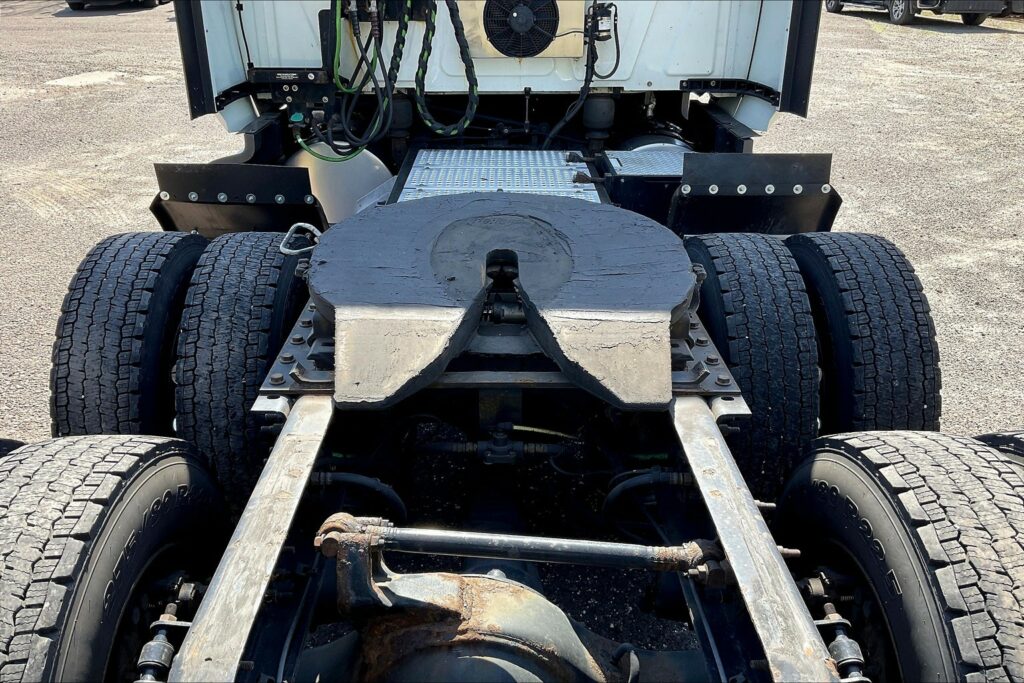 2021 CUM LT625 6×4 Sleeper