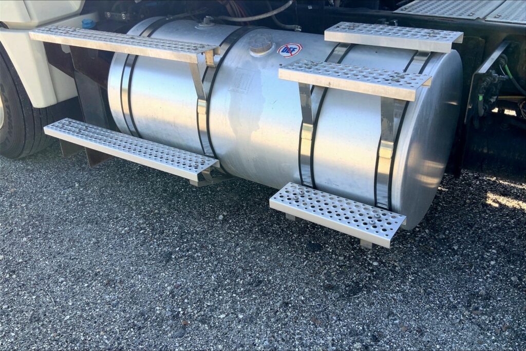 2020 CUM LT625 6×4 Day Cab