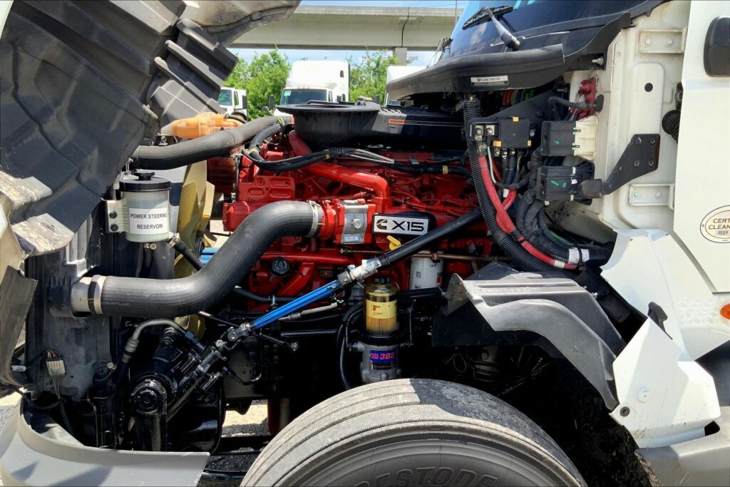 2021 CUM LT625 6×4 Sleeper